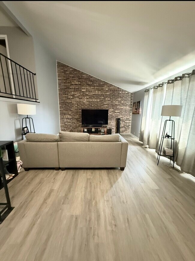 Foto del edificio - 243 N Hager Ave
