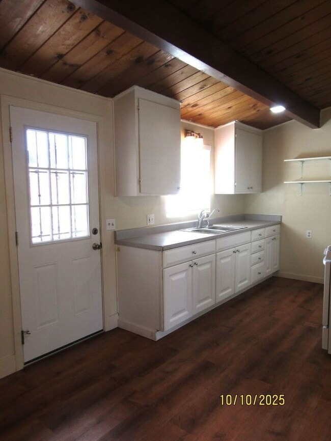 Building Photo - Charming 2 Bed 2 Bath Duplex in Rural Seba...
