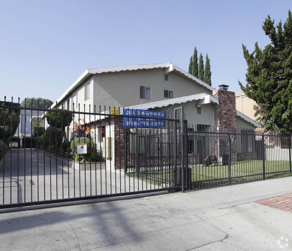 Primary Photo - 11604 Sylvan St