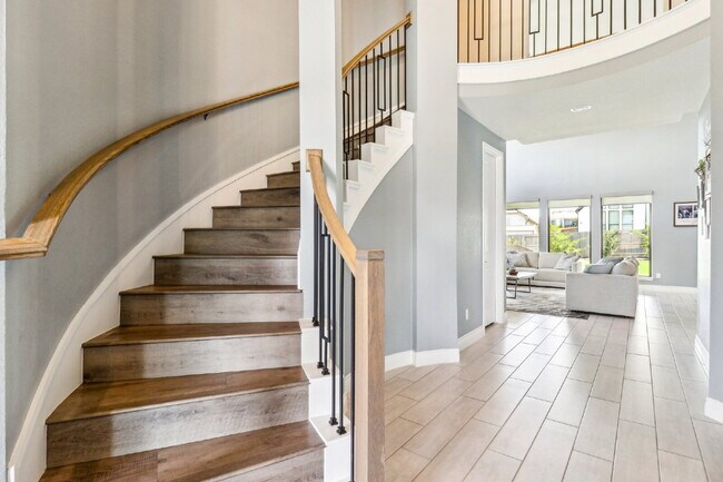 Foto del edificio - "Spacious 5-Bed Oasis with 4.5 Baths – You...