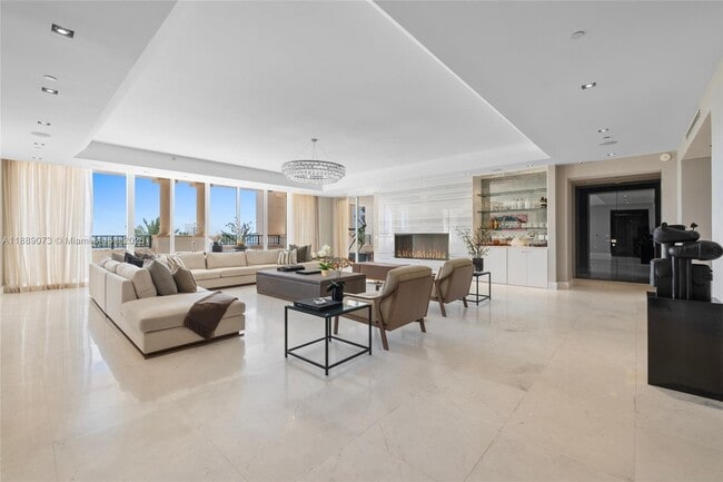 Building Photo - 7133 Fisher Island Dr