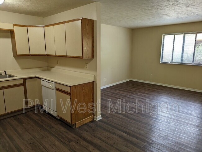 Foto del edificio - 6054 In the Pines Dr SE