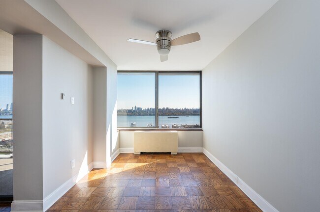 Foto del edificio - 9060 Palisade Ave