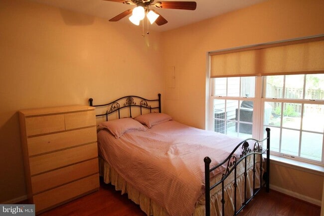 Foto del edificio - 12010 Lynford Ln