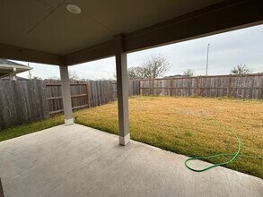 Building Photo - 4915 Oakwood Dr