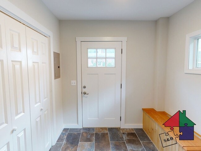 Foto del edificio - 118 S Main St