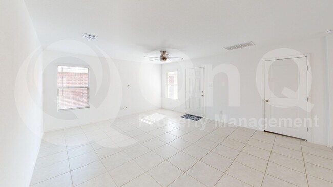 Foto del edificio - 14065 Haggerston Dr