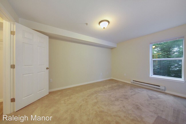 Foto del edificio - 1 br, 1 bath Apartment - 12000 15th Ave NE