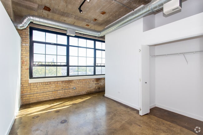 Building Photo - 2620 Washington Blvd.