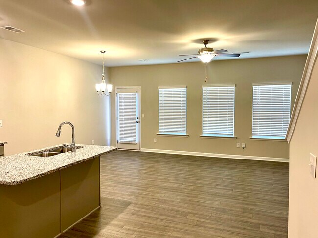 Foto del edificio - 5063 Lower Elm St