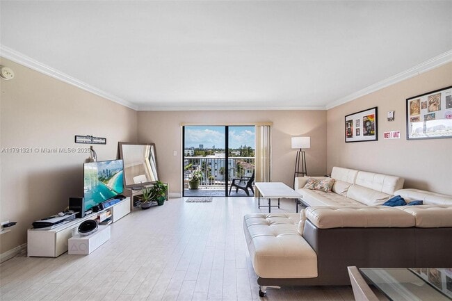 Building Photo - 110 S Shore Dr