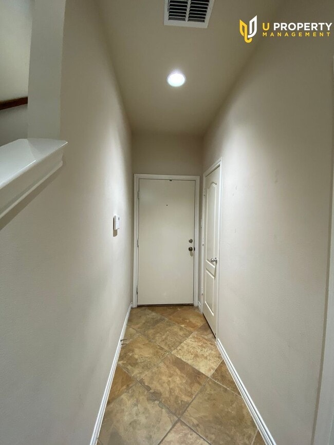 Building Photo - 15831 Breedlove Pl