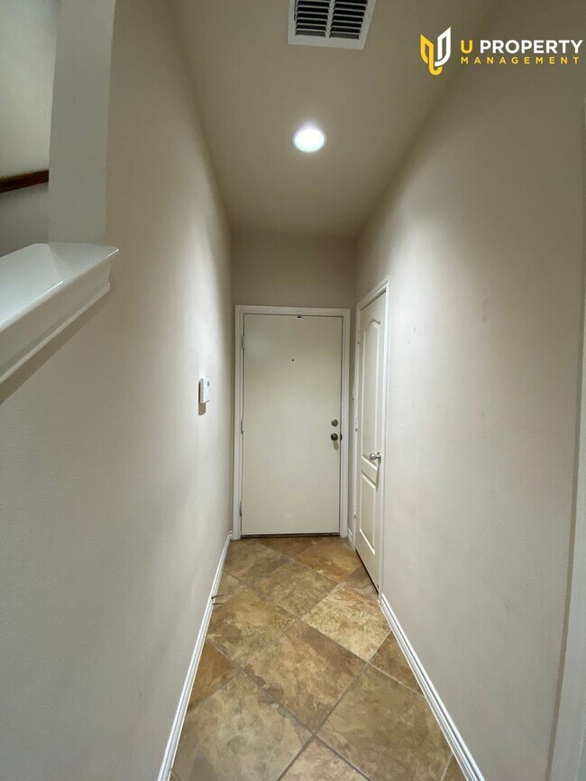 Foto del edificio - 15831 Breedlove Pl