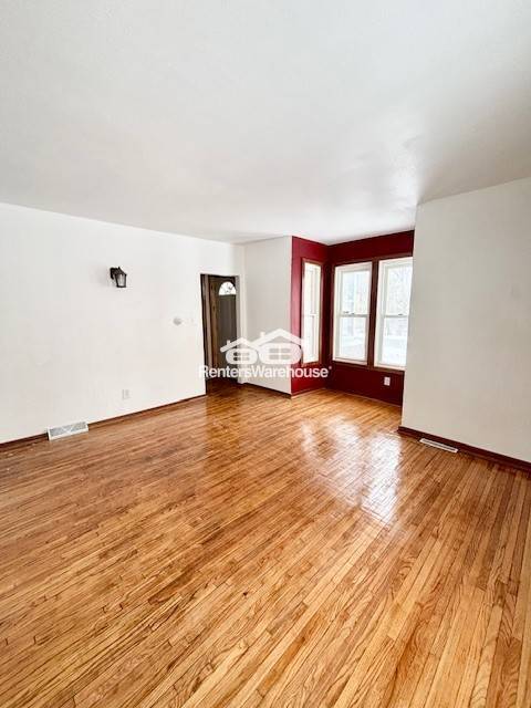 Foto del edificio - 32 3rd Ave S