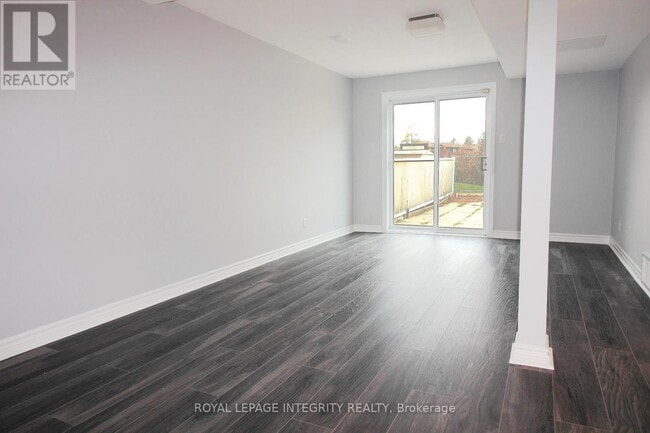 Building Photo - 1080 Des Ormes Pl