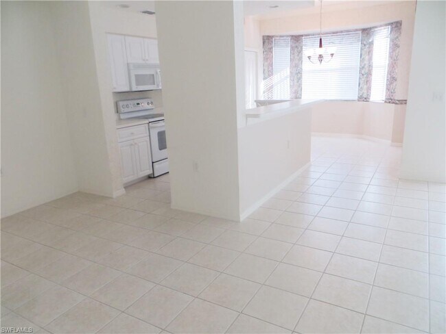Building Photo - 10461 Washingtonia Palm Way