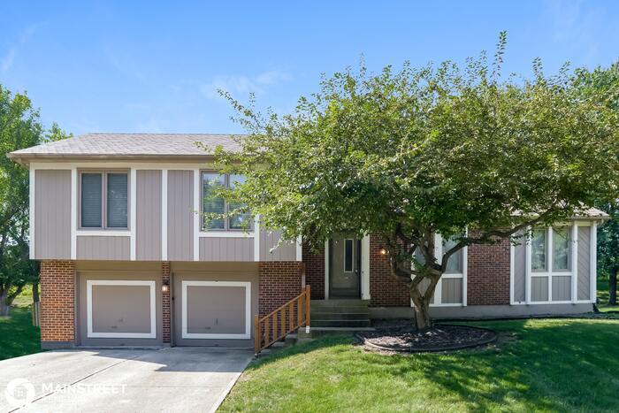 Primary Photo - 3715 NE Beechwood Dr, Lees Summit, MO 64064