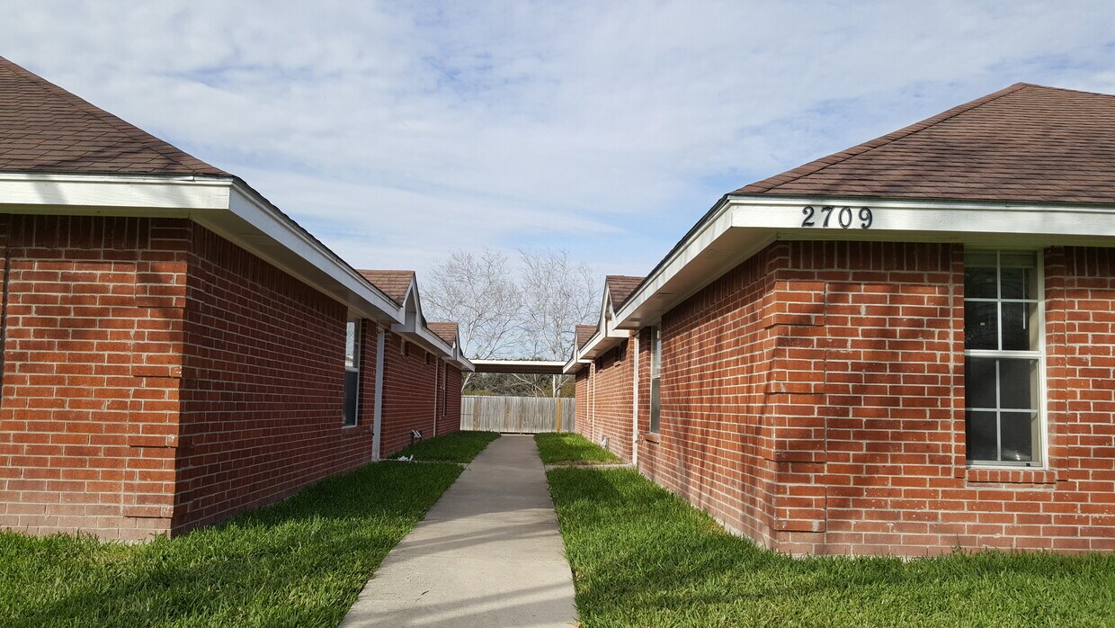 Primary Photo - 2709 Fort Brown Ave
