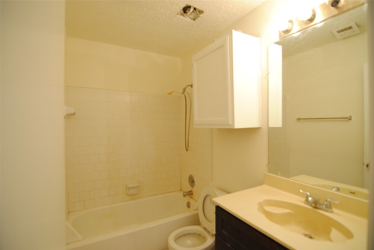 Building Photo - 43 E Park W Dr