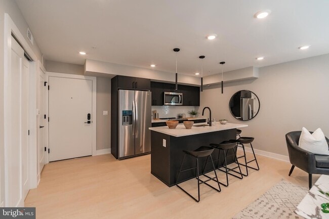 Foto del edificio - 6604 Ridge Ave