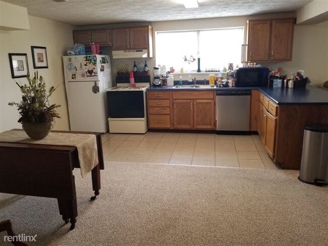 Building Photo - 1 br, 1 bath Apartment - 915-B Colonial Dr
