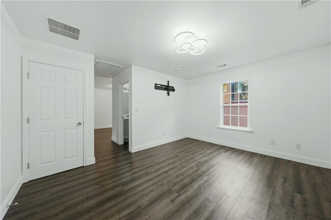 Building Photo - 226 Thornton St SW
