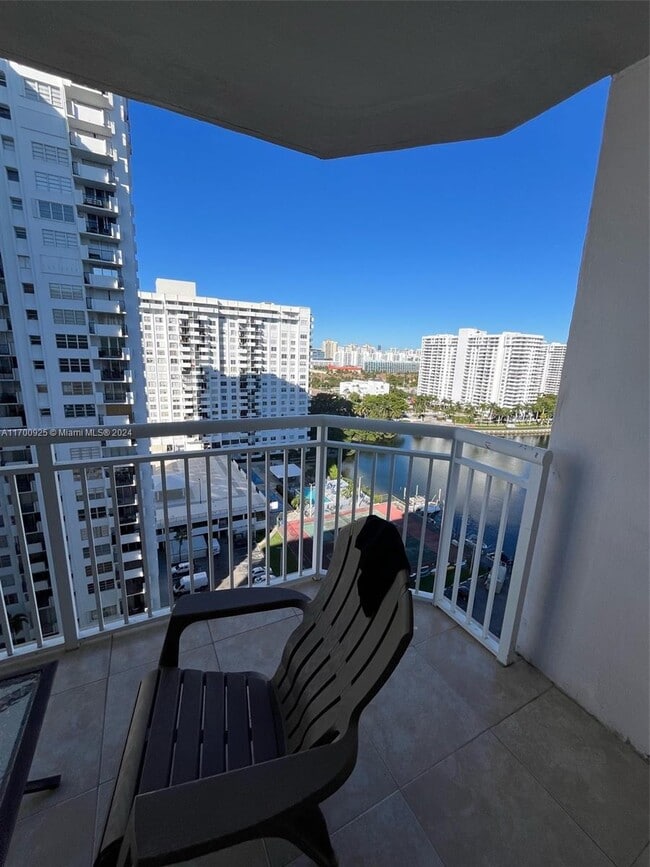 Building Photo - 18061 Biscayne Blvd