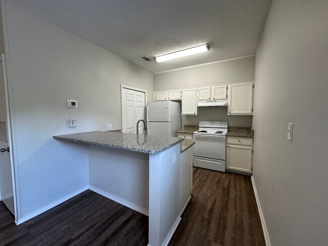 Foto del edificio - Recently renovated 1 bedroom 1 bath condo for rent in Riverwalk!
