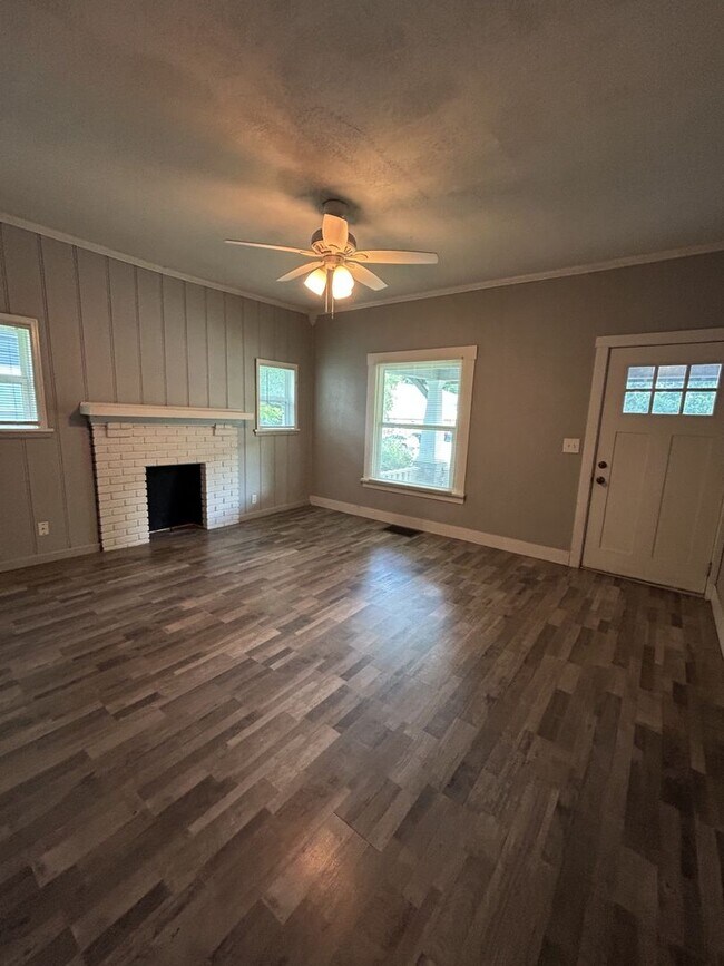 Foto del edificio - Gorgeous! Newly Remodeled 3 Bedroom 2 Bath...