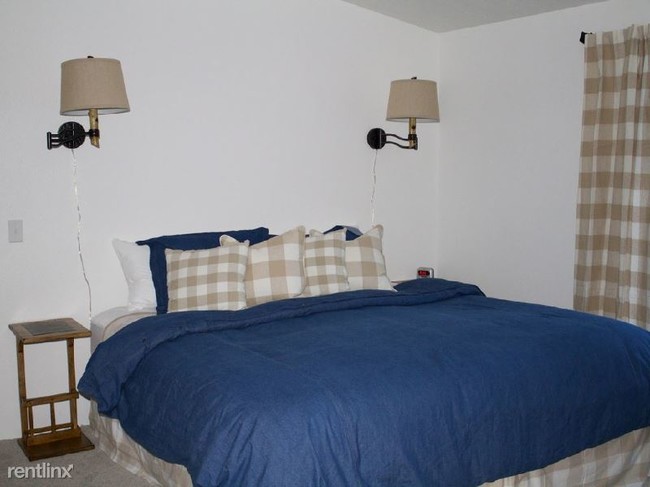 Building Photo - 3 br, 2 bath Condo - 947 Coronado Dr