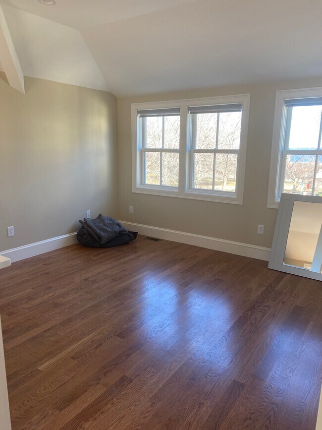living room - 355 Hatherly Rd