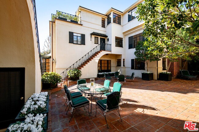 Building Photo - 159 S Rodeo Dr