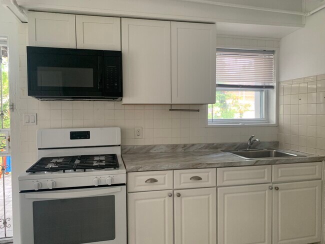 Foto del edificio - 3334 Kingsland Ave