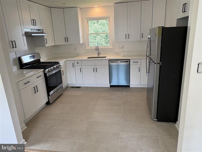 Building Photo - 1205 Kings Tree Dr