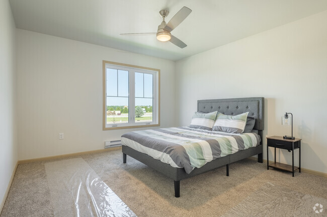 2BR, 2BA - 1200SF - Bedroom - Arrow Ridge