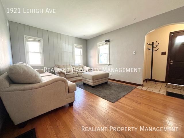 Building Photo - 1921 Lehigh Ave