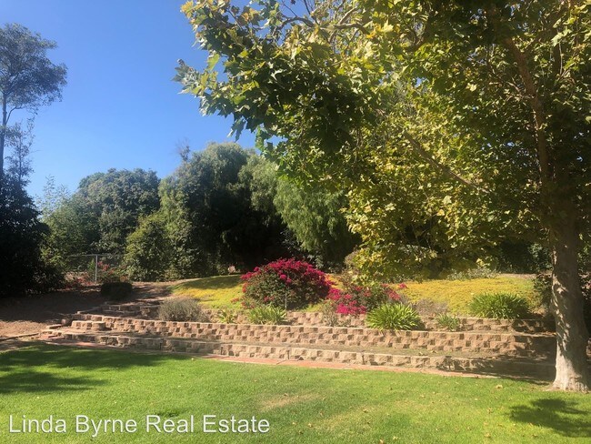 Building Photo - 4 br, 3 bath House - 121 La Crescenta Dr