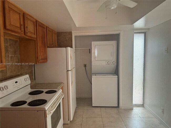 Building Photo - 1110 S 29th Ave