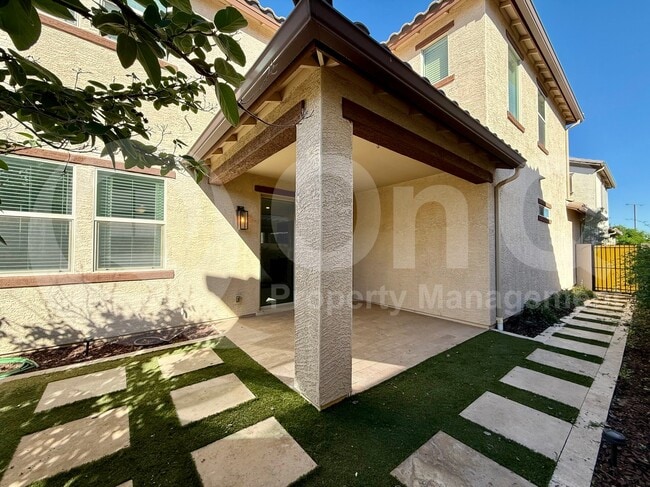 Building Photo - 16525 W Jenan Dr