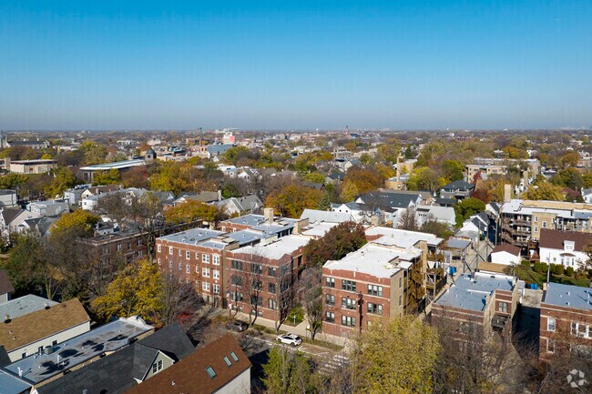 Foto aérea - 2100-2110 W Montrose Ave