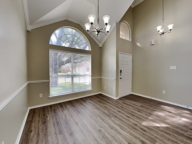 Foto del edificio - 5020 Lake Crest Dr