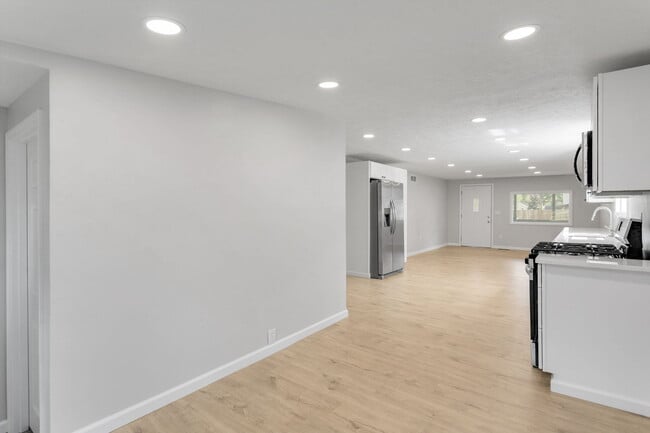 Foto del edificio - 57025 Greenlawn Ave