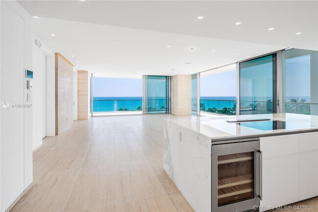 Foto del edificio - 10201 Collins Ave
