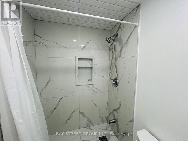 Building Photo - 15 Marilake Dr