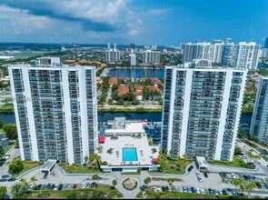 Building Photo - 3675 N Country Club Dr