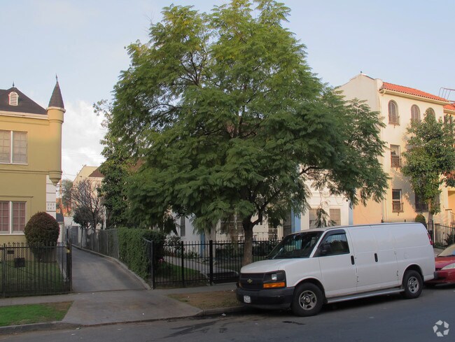 Building Photo - 237 S Kenmore Ave