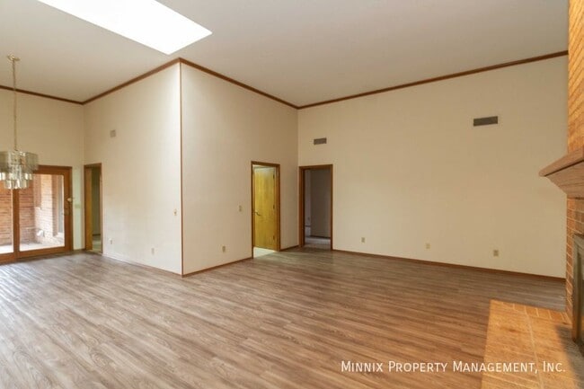 Building Photo - 3420 Sleepy Hollow Blvd