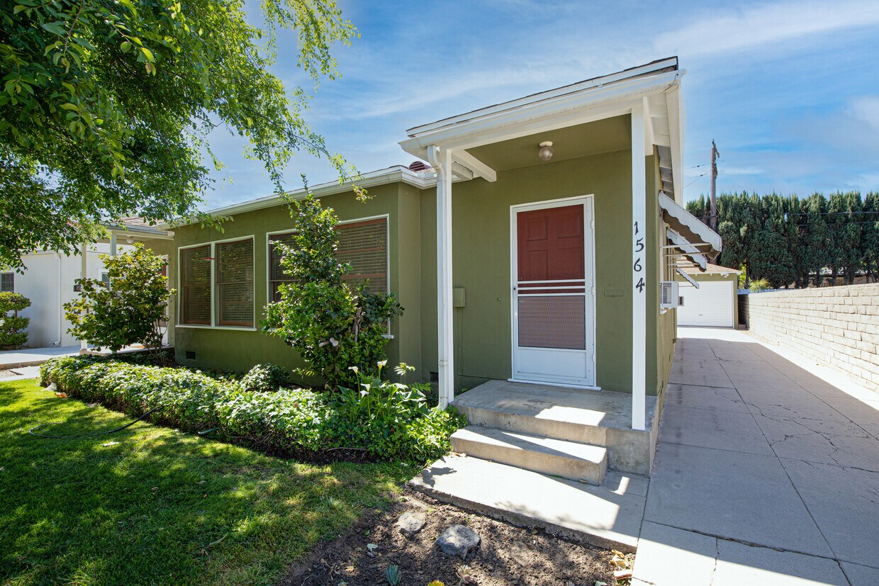 Primary Photo - 1562 Riverside Dr