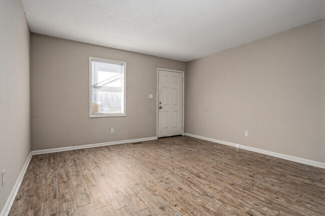 Foto del edificio - 324 Lexington St