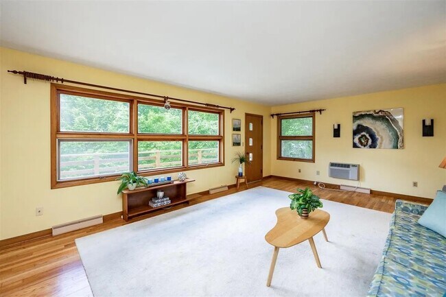 Foto del edificio - 1704 Ridge Rd
